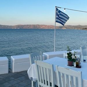 Meet your Posher, Avery